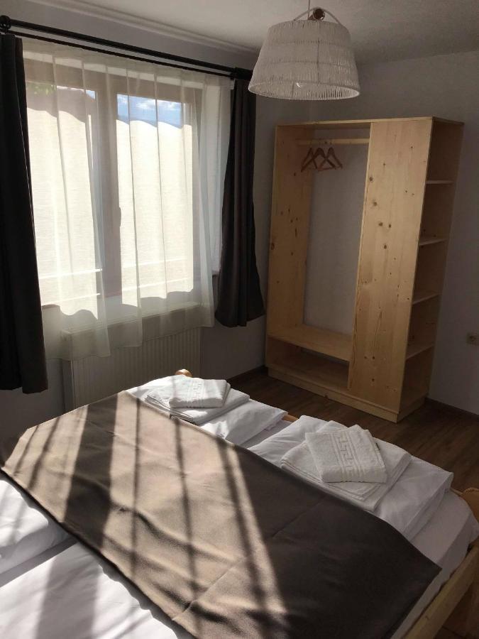 Famives Vendeghaz Bed and Breakfast Racul Exteriör bild