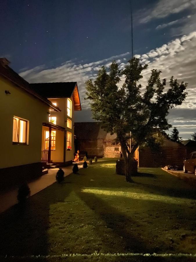 Famives Vendeghaz Bed and Breakfast Racul Exteriör bild
