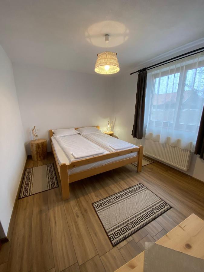 Famives Vendeghaz Bed and Breakfast Racul Exteriör bild