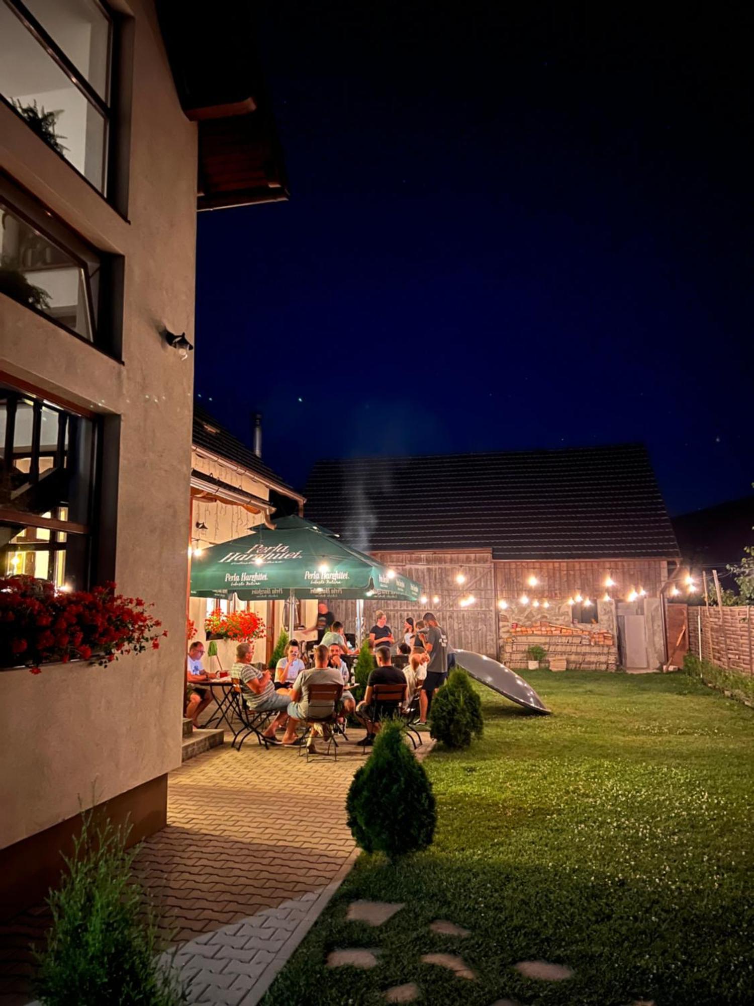 Famives Vendeghaz Bed and Breakfast Racul Exteriör bild