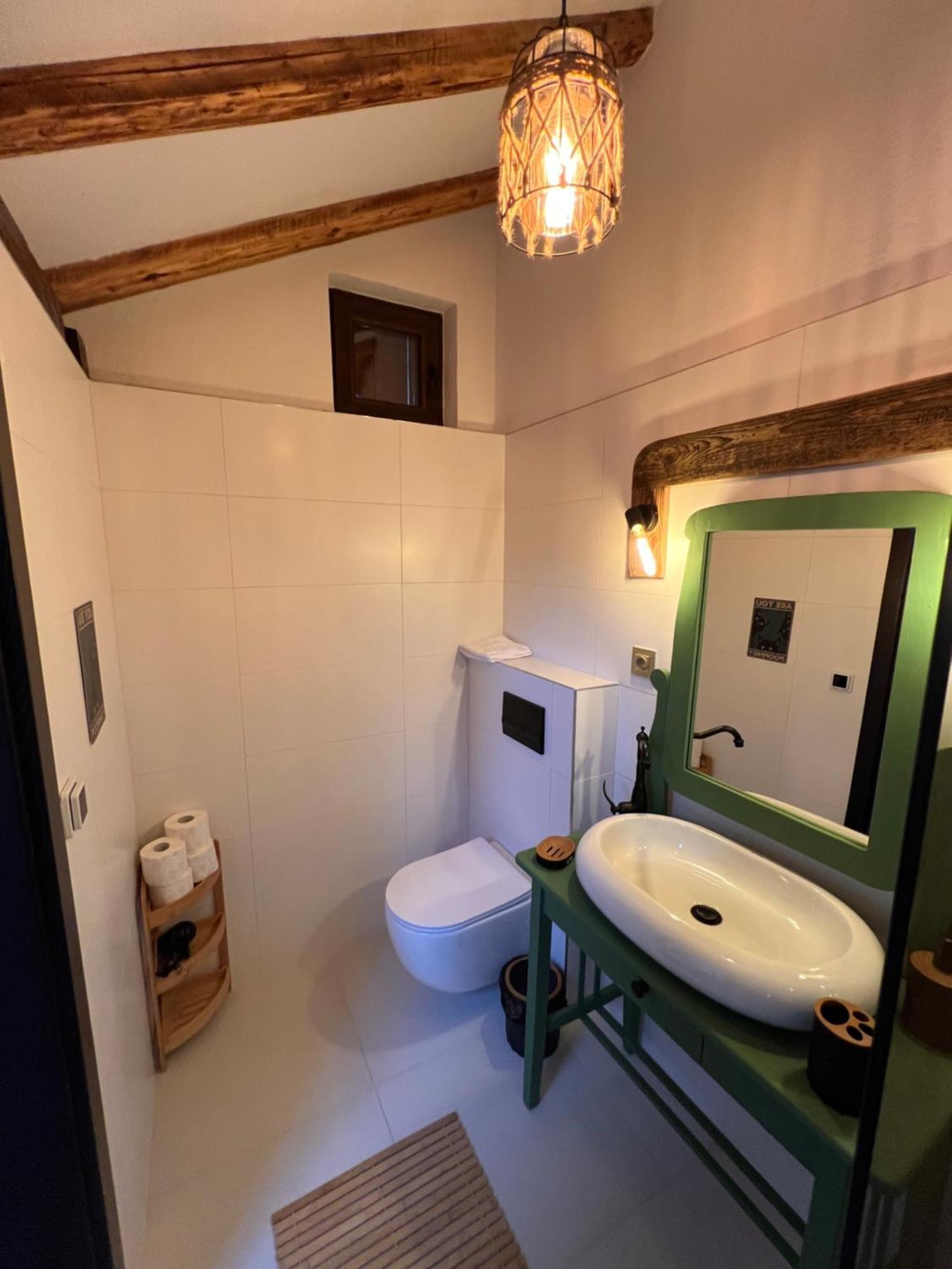 Famives Vendeghaz Bed and Breakfast Racul Exteriör bild