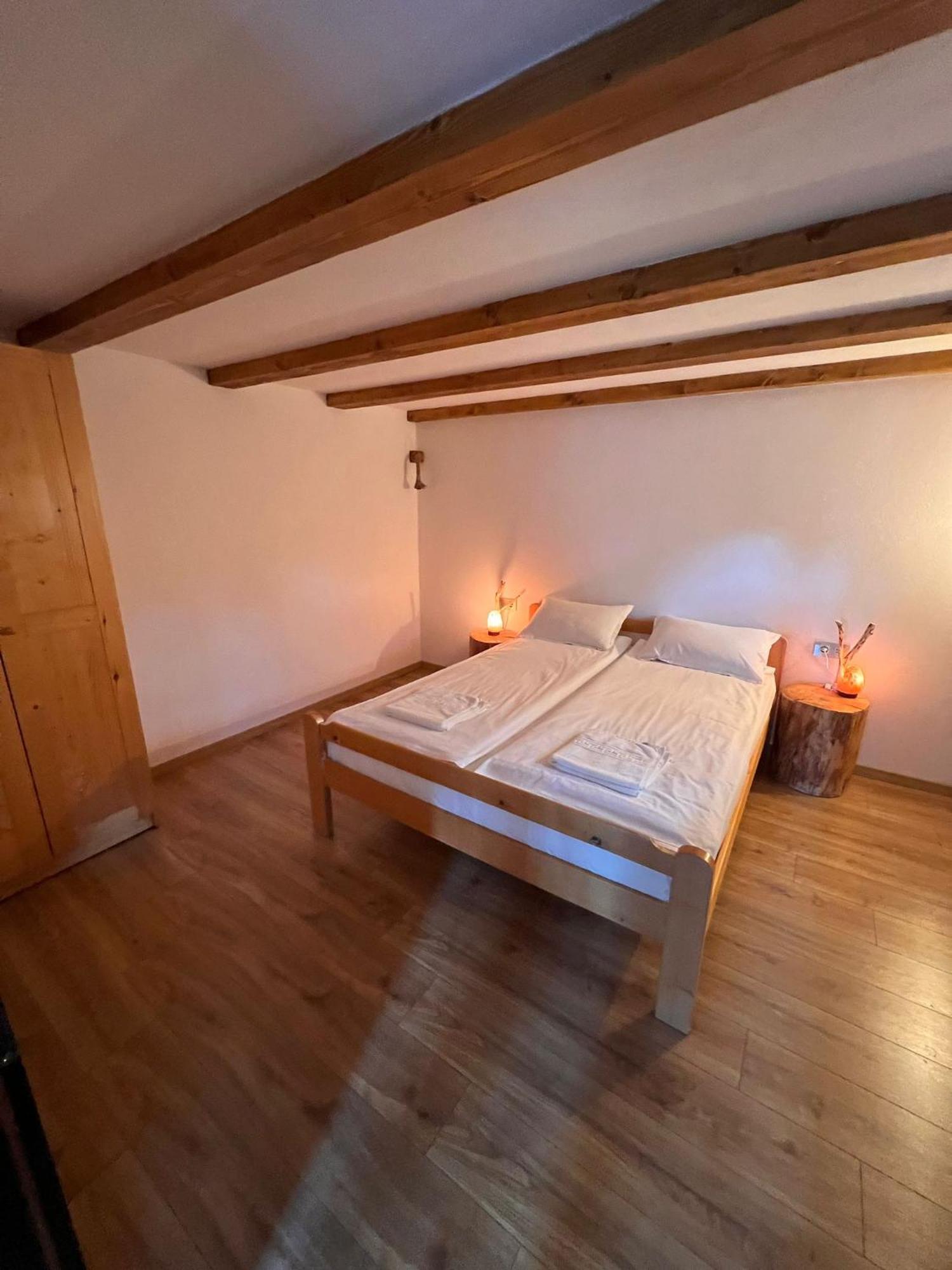 Famives Vendeghaz Bed and Breakfast Racul Exteriör bild