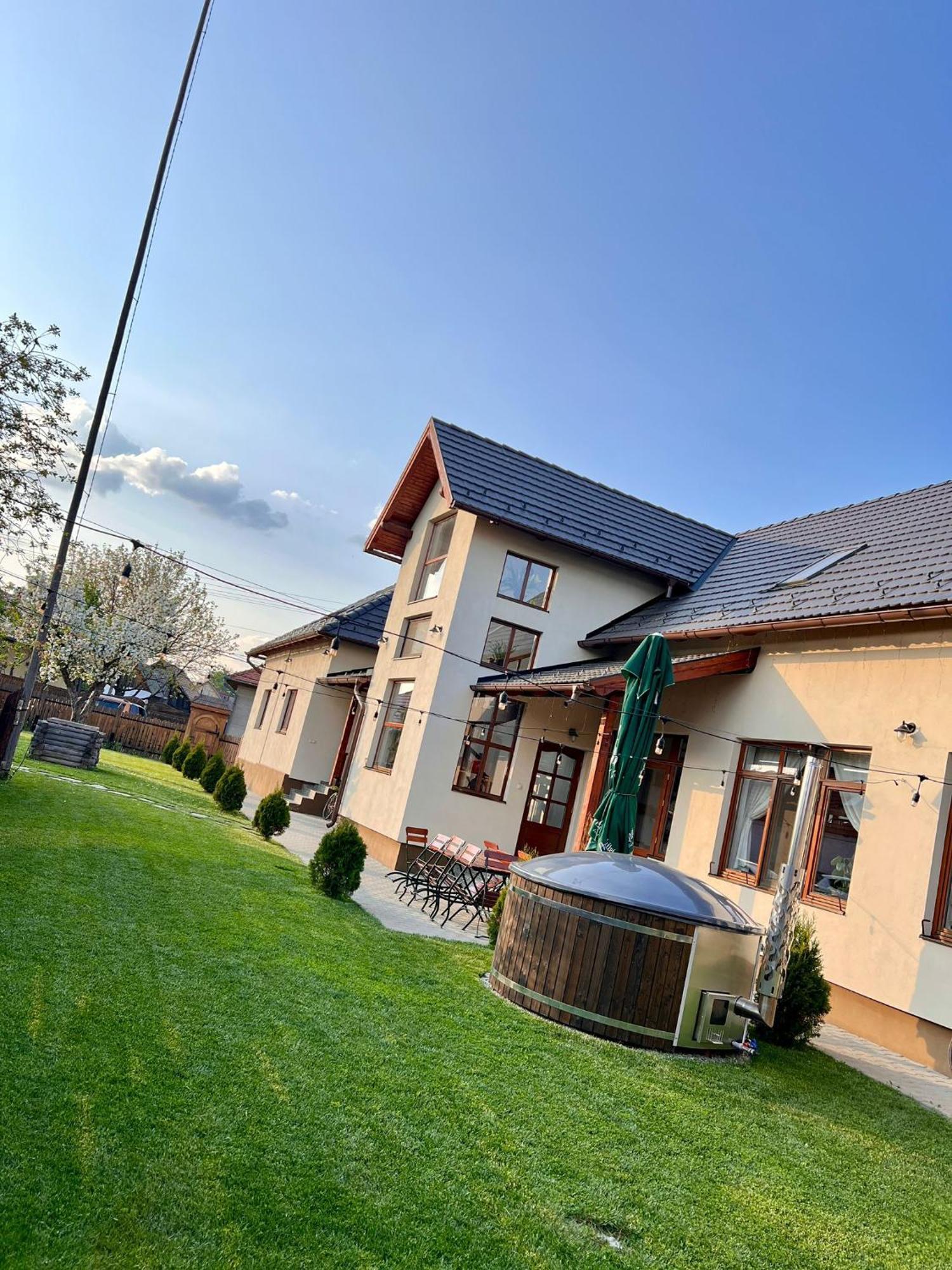Famives Vendeghaz Bed and Breakfast Racul Exteriör bild